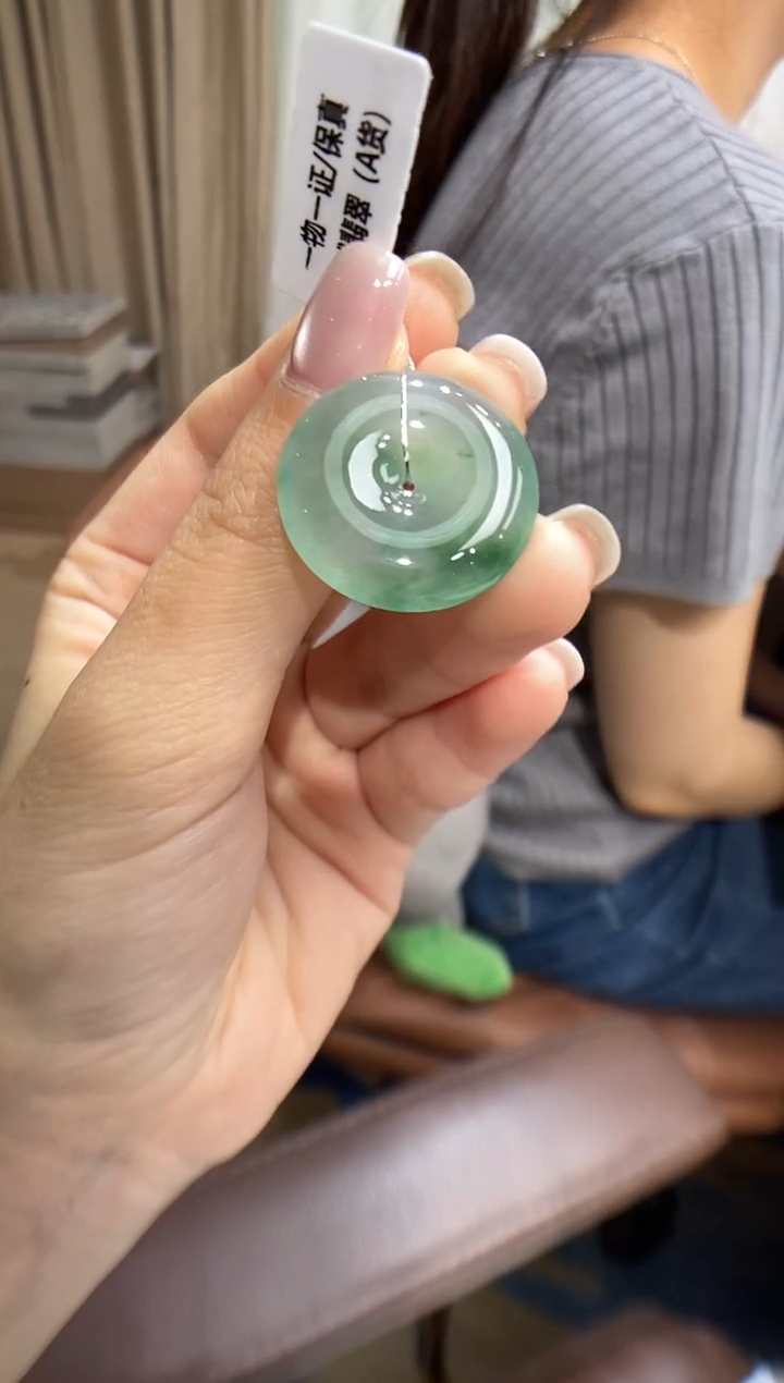 翡翠未镶嵌颈饰平安扣