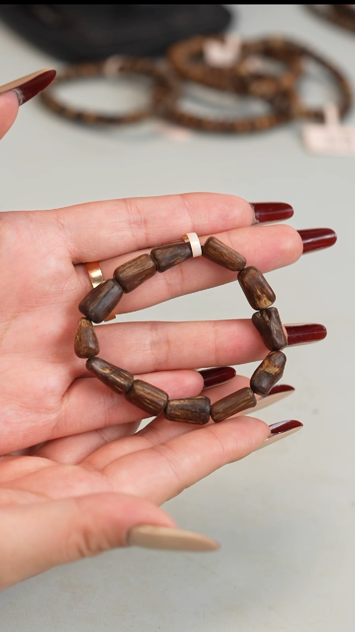 沉香沉香碎屑老马尼涝沉水随形9.4克