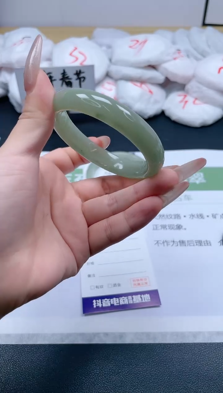 【闪购商品】石英质玉手镯未镶嵌195/55.9