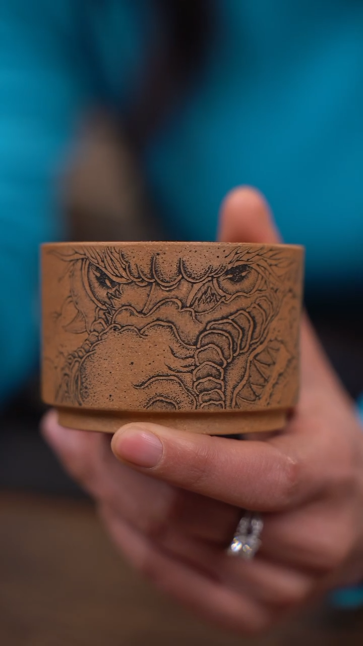 【闪购商品】紫砂茶杯青牧山房  无忧  刻绘龙