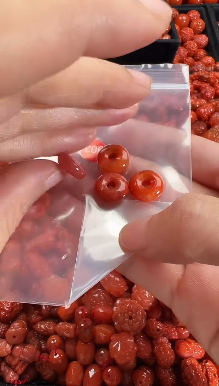 颈饰未镶嵌南红玛瑙1