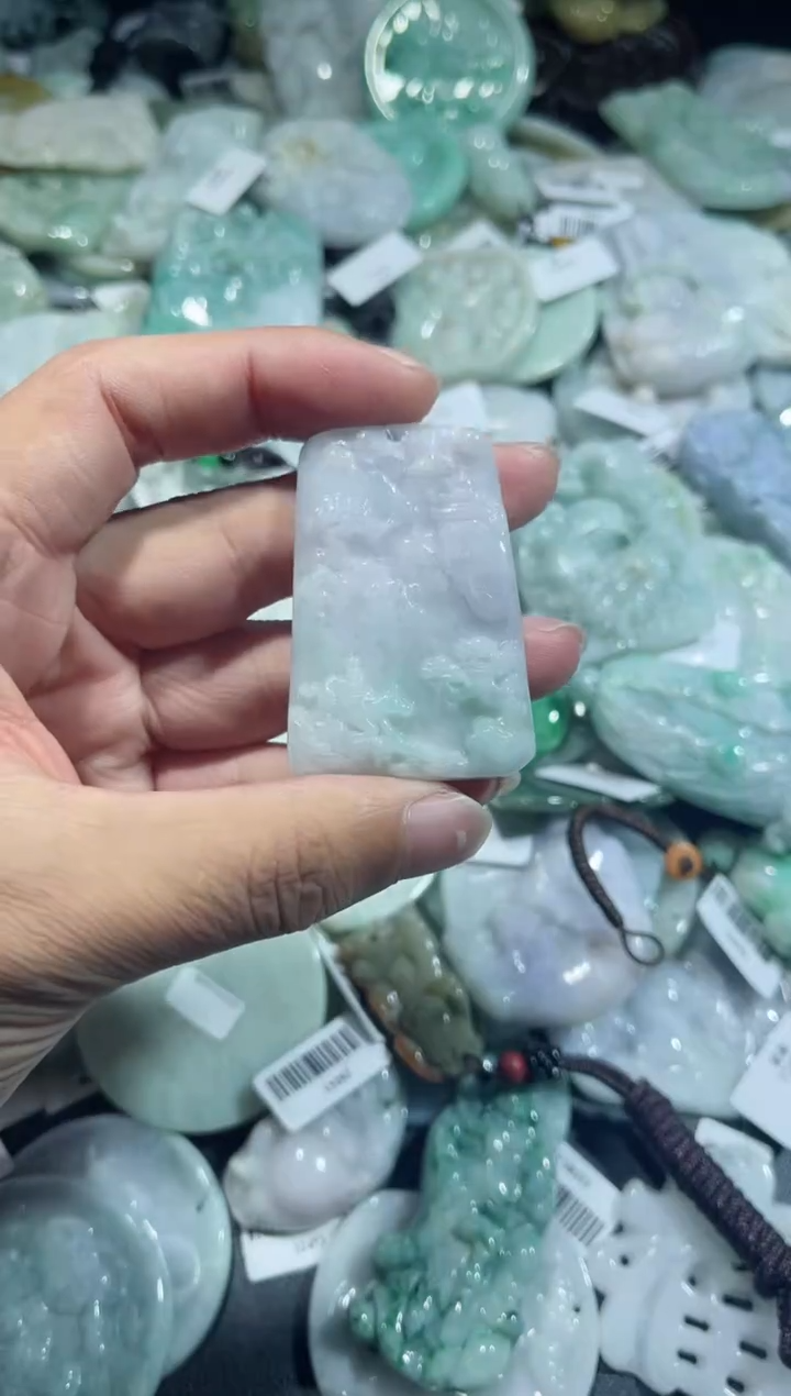 【闪购商品】翡翠颈饰未镶嵌00012139