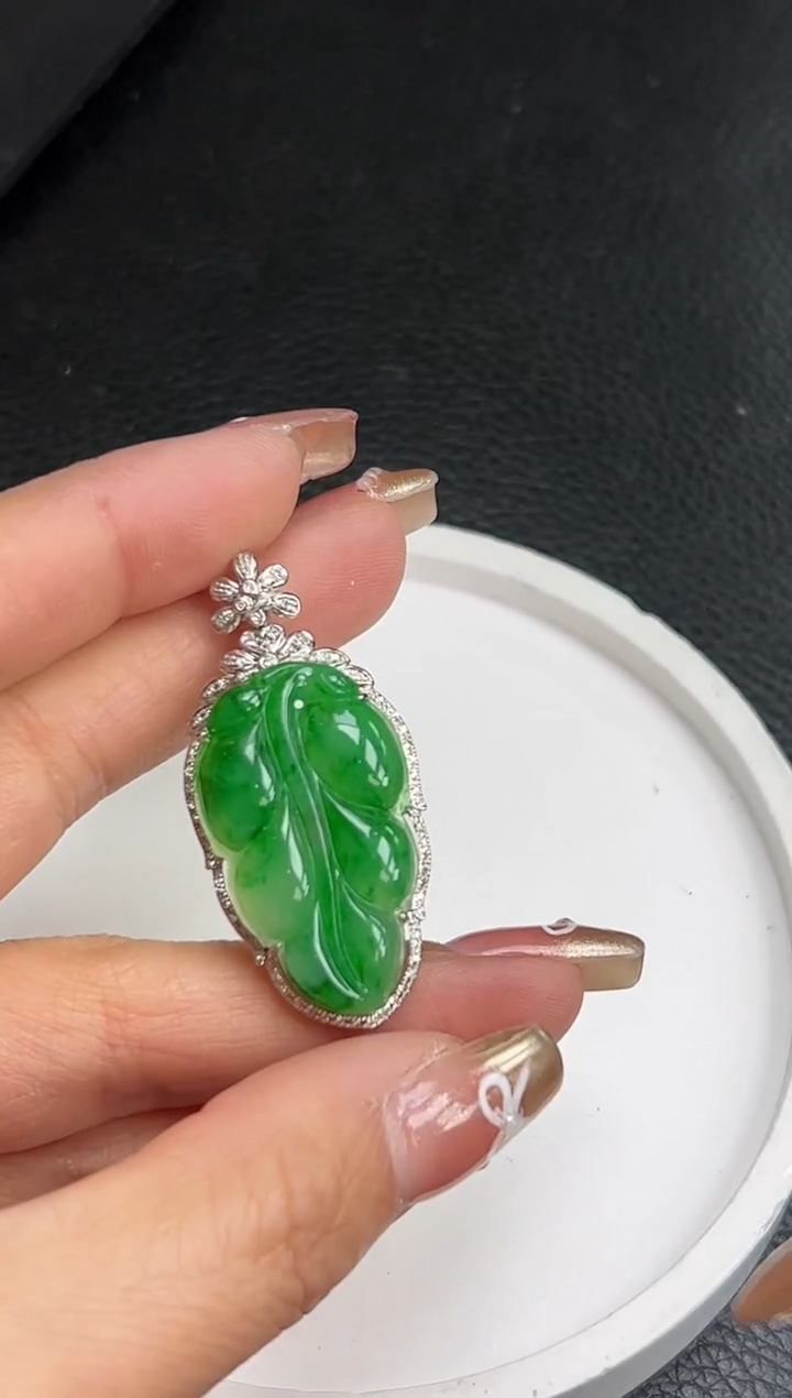 【闪购商品】翡翠颈饰18K金镶嵌YM639-68 叶子