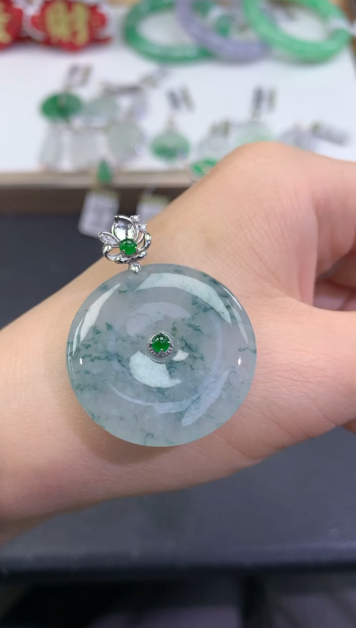 【闪购商品】翡翠颈饰18K金镶嵌         