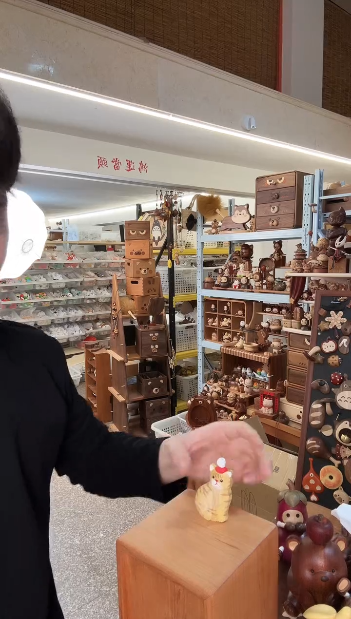 木带帽子的小橘猫冰箱贴