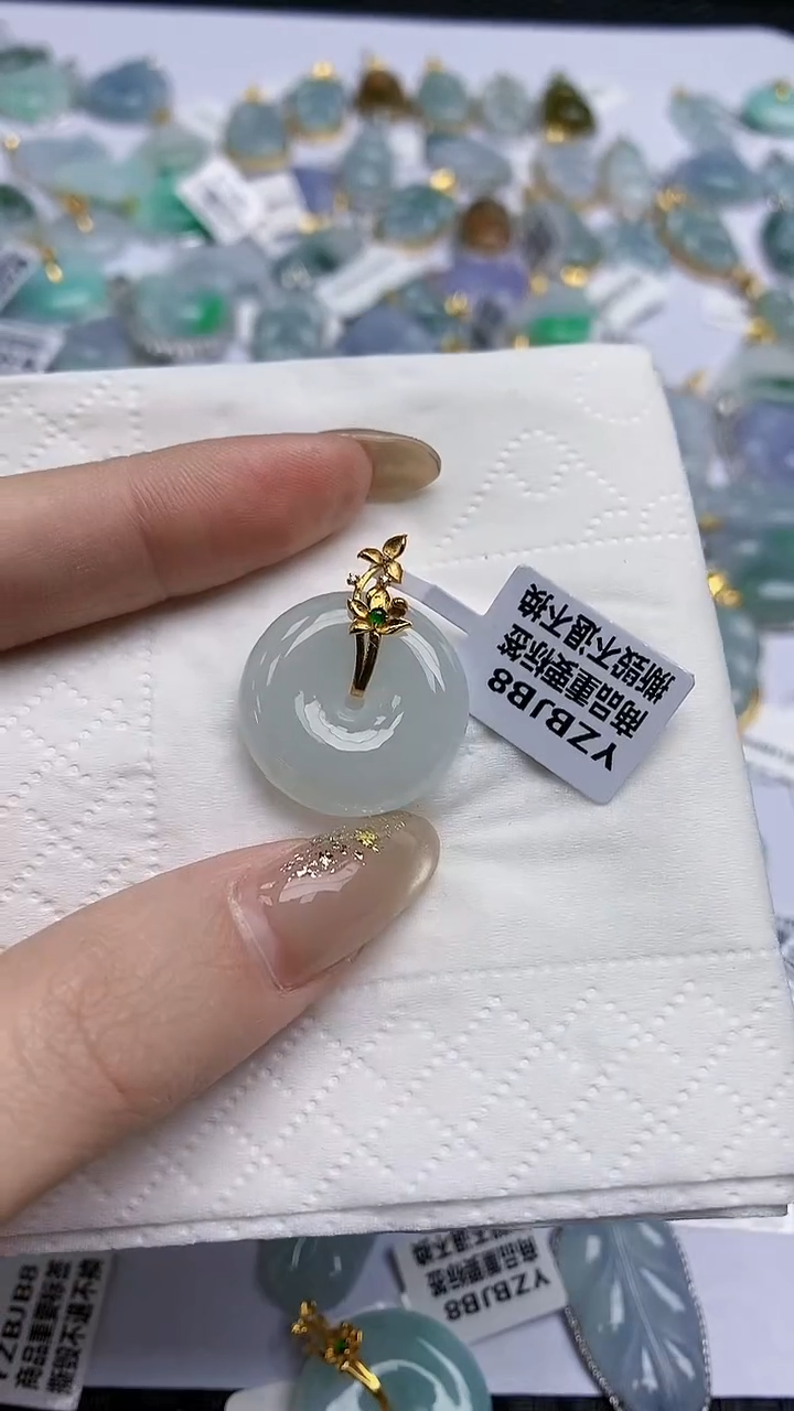 【闪购商品】翡翠颈饰18K金镶嵌天然A货翡翠 45