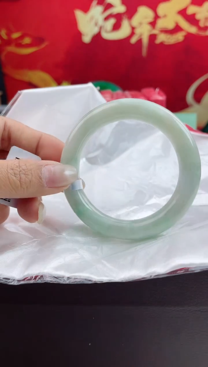 【闪购商品】翡翠手镯未镶嵌9翡翠手镯（微瑕）