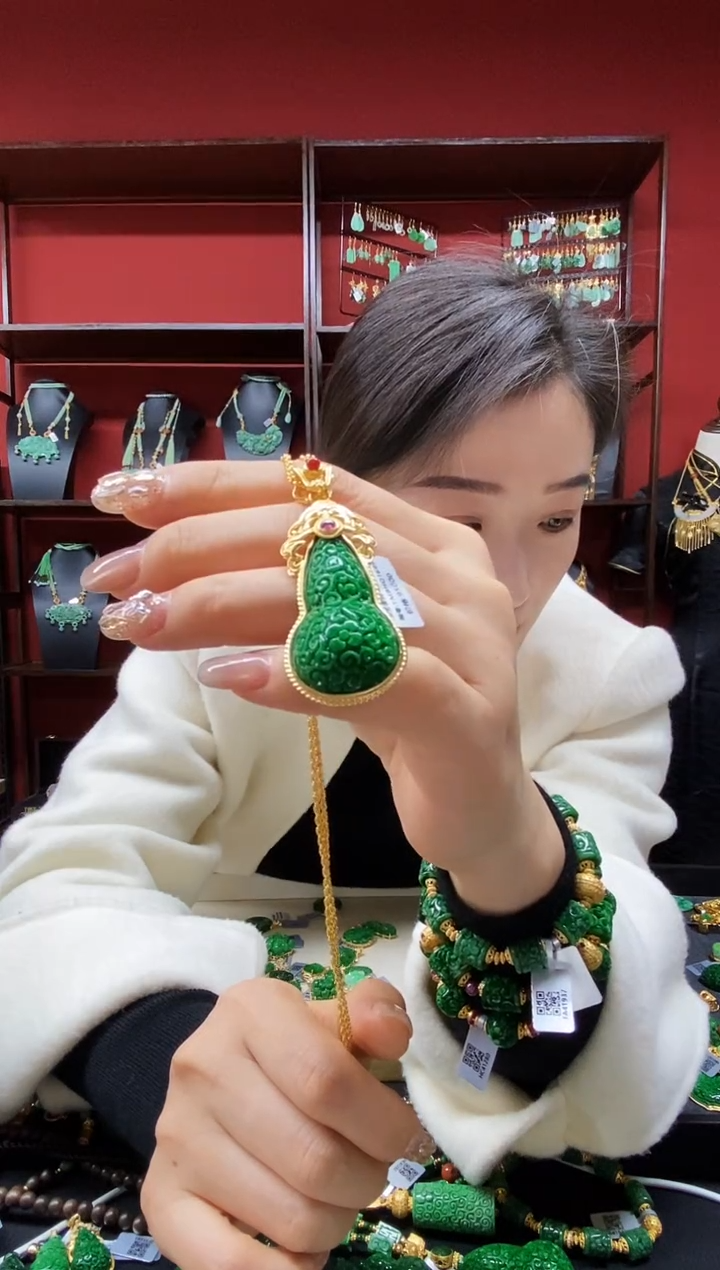 颈饰未镶嵌翡翠吊坠