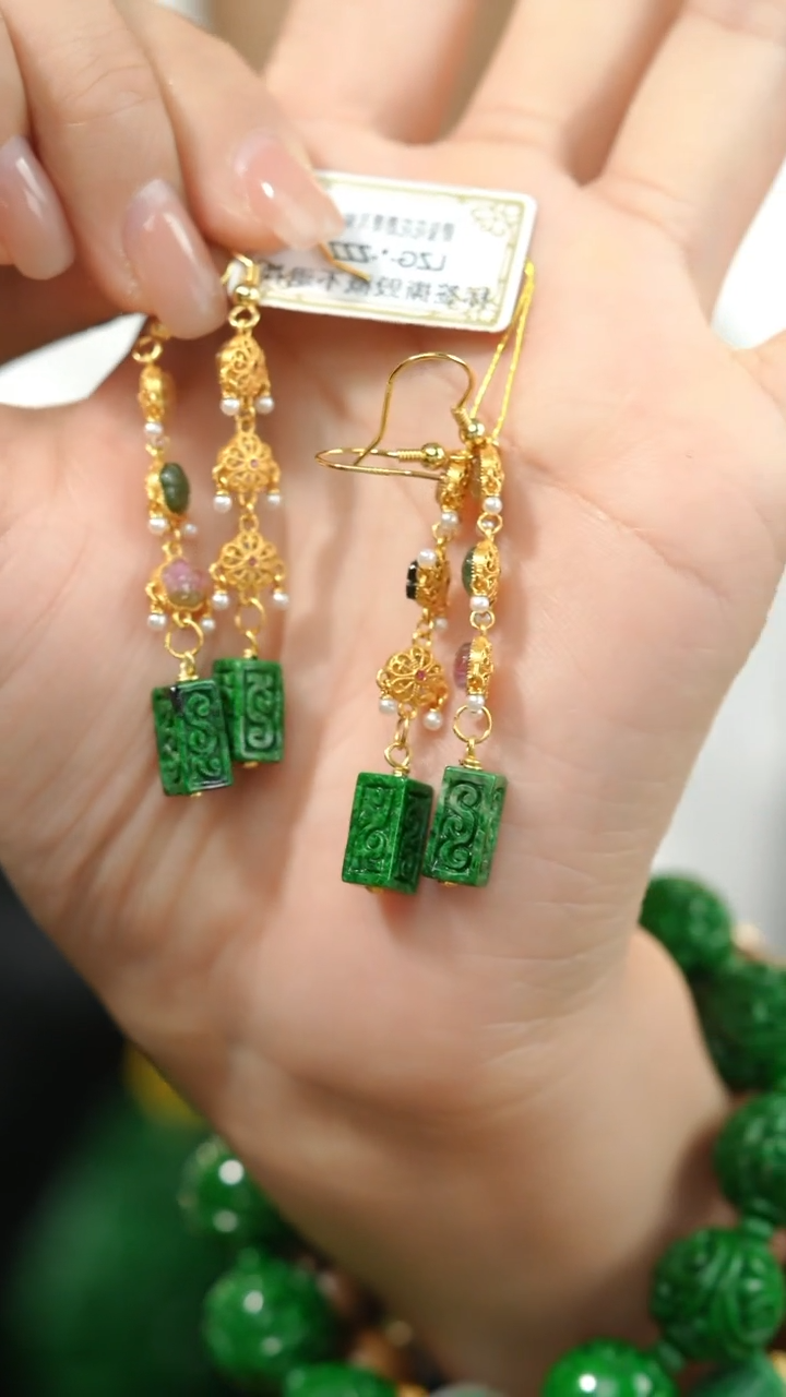 翡翠未镶嵌耳饰@CLP021129111@多样性发其一