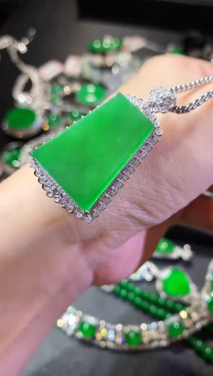 【闪购商品】翡翠吊坠(不含链)18K金镶嵌151-无事牌（不含链