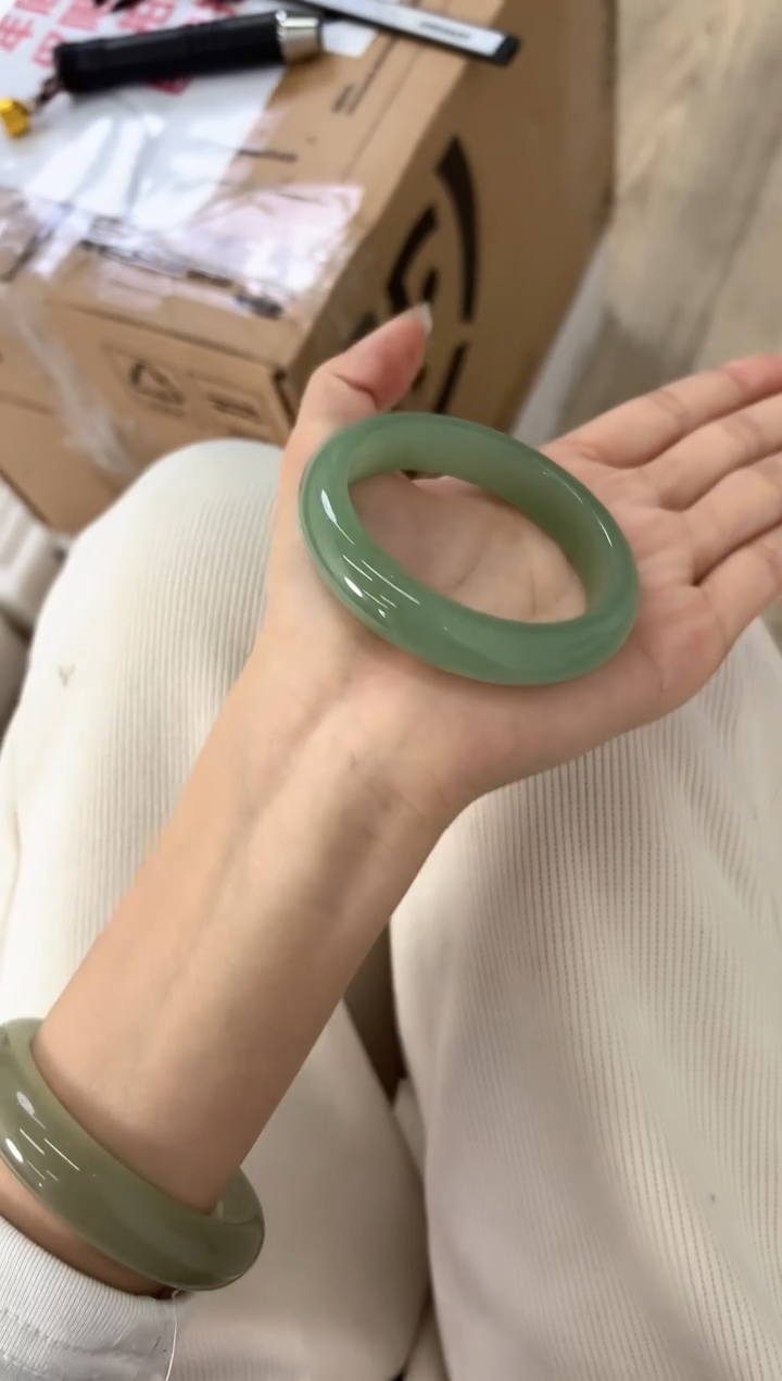 未镶嵌手镯石英质玉64-56D