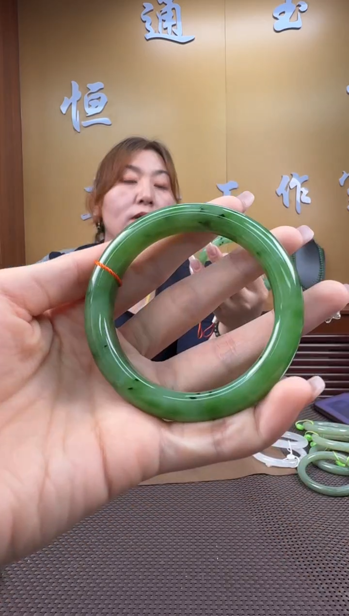 颈饰未镶嵌和田玉手镯56