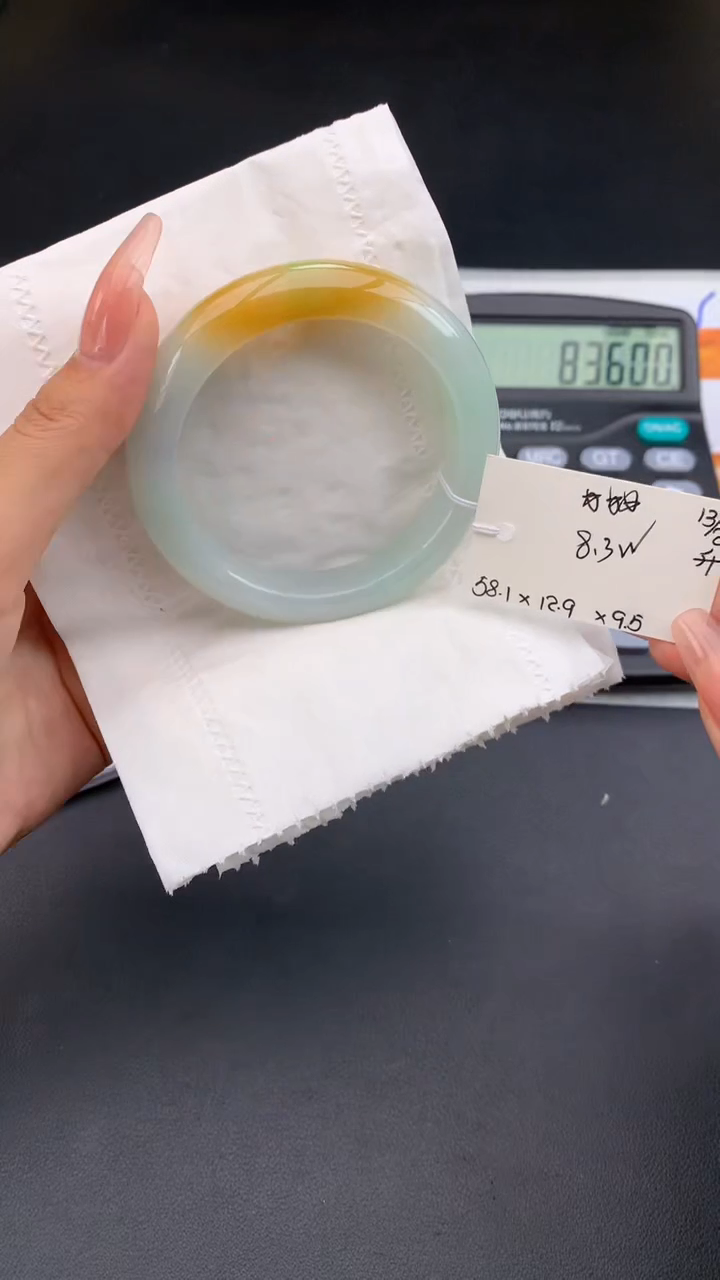 【闪购商品】翡翠手镯未镶嵌 #情人节#送礼，下单联系客服核对地址~