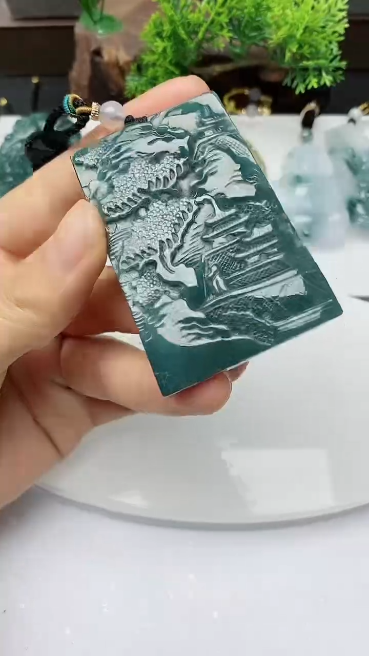 【闪购商品】翡翠颈饰未镶嵌         