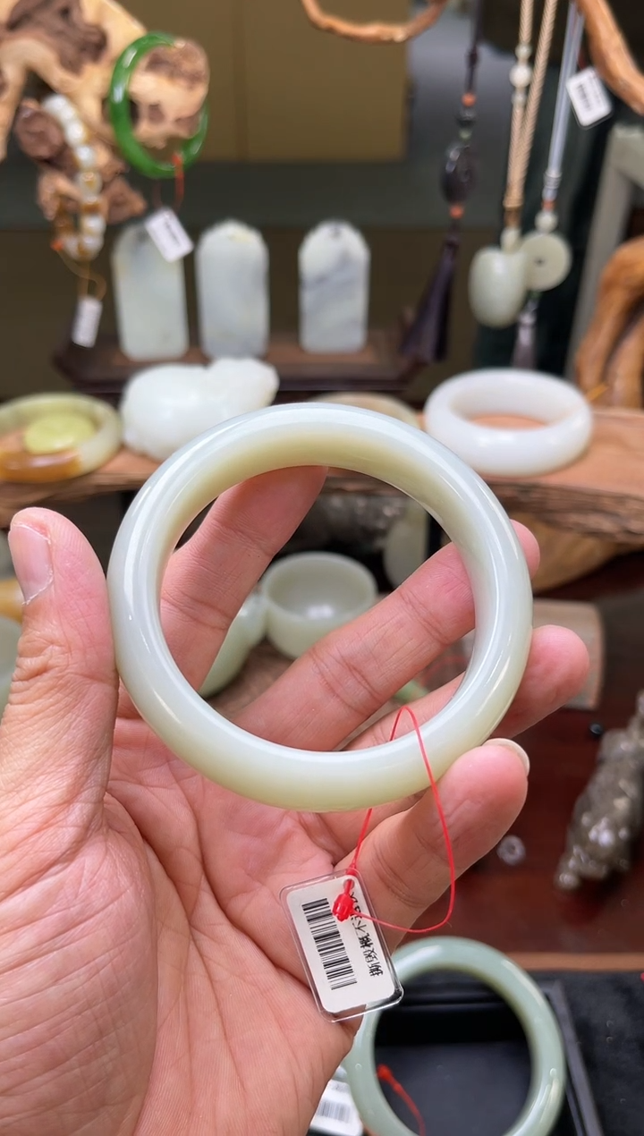 【闪购商品】和田玉手镯未镶嵌D且末青白手镯 62+圈31373