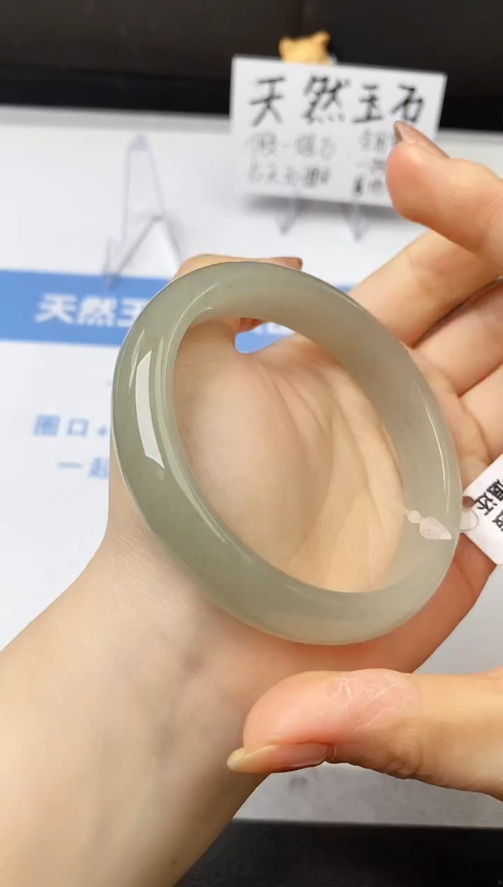 【闪购商品】石英质玉手镯未镶嵌s318-DB