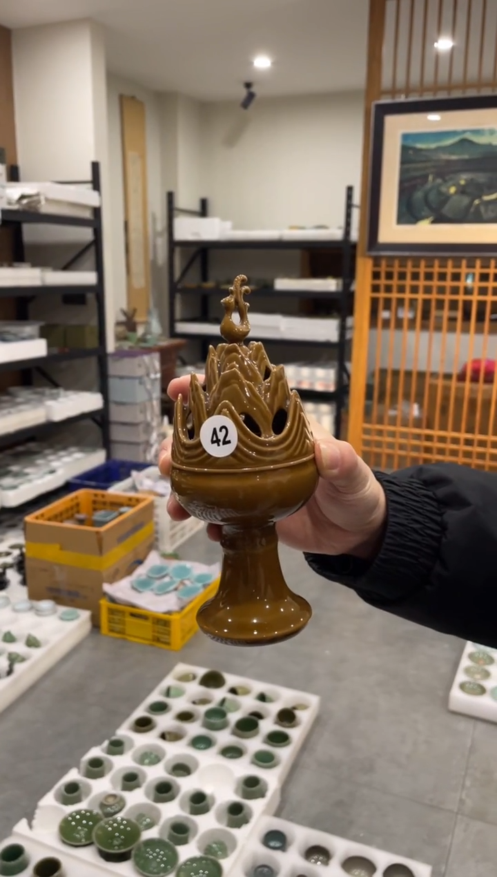 42窑承青瓷博山炉