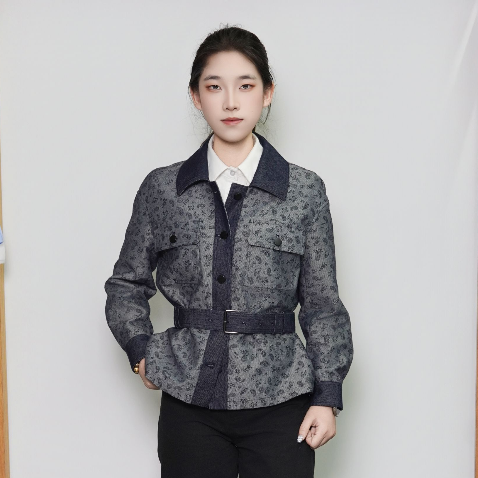 沫知莱牛仔翻领短外套印花拼色2025秋季新品休闲时尚中性外套