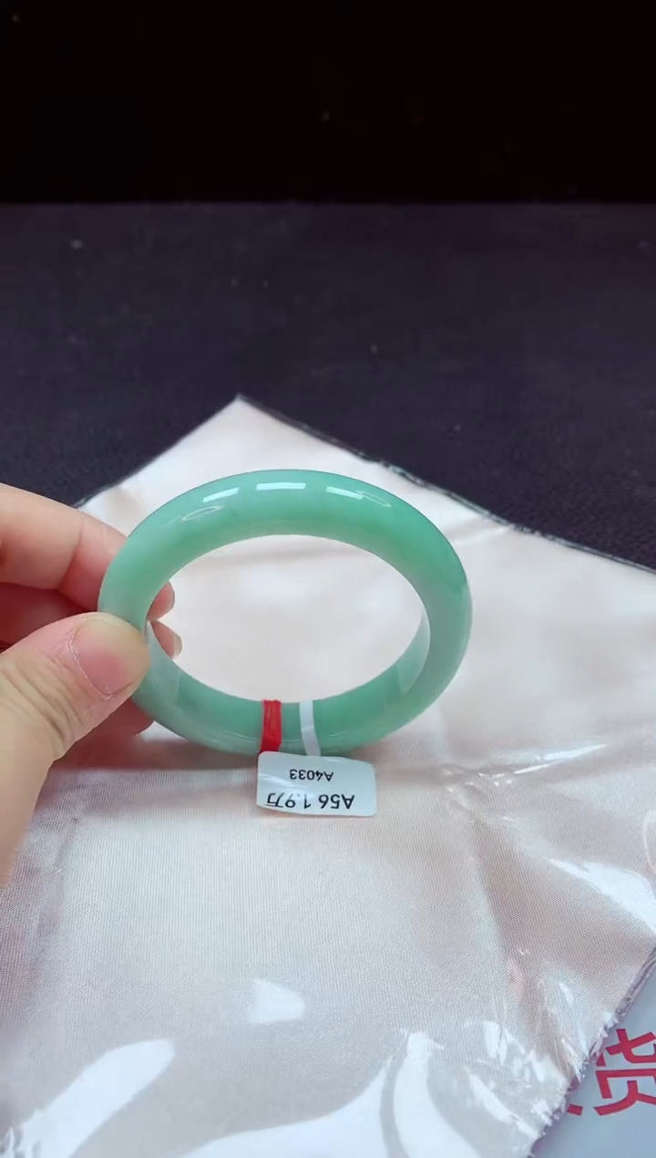 【闪购商品】翡翠手镯未镶嵌镯子56+