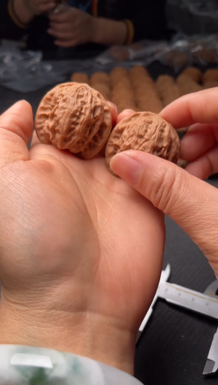 把件文玩核桃w115  野狼39尺