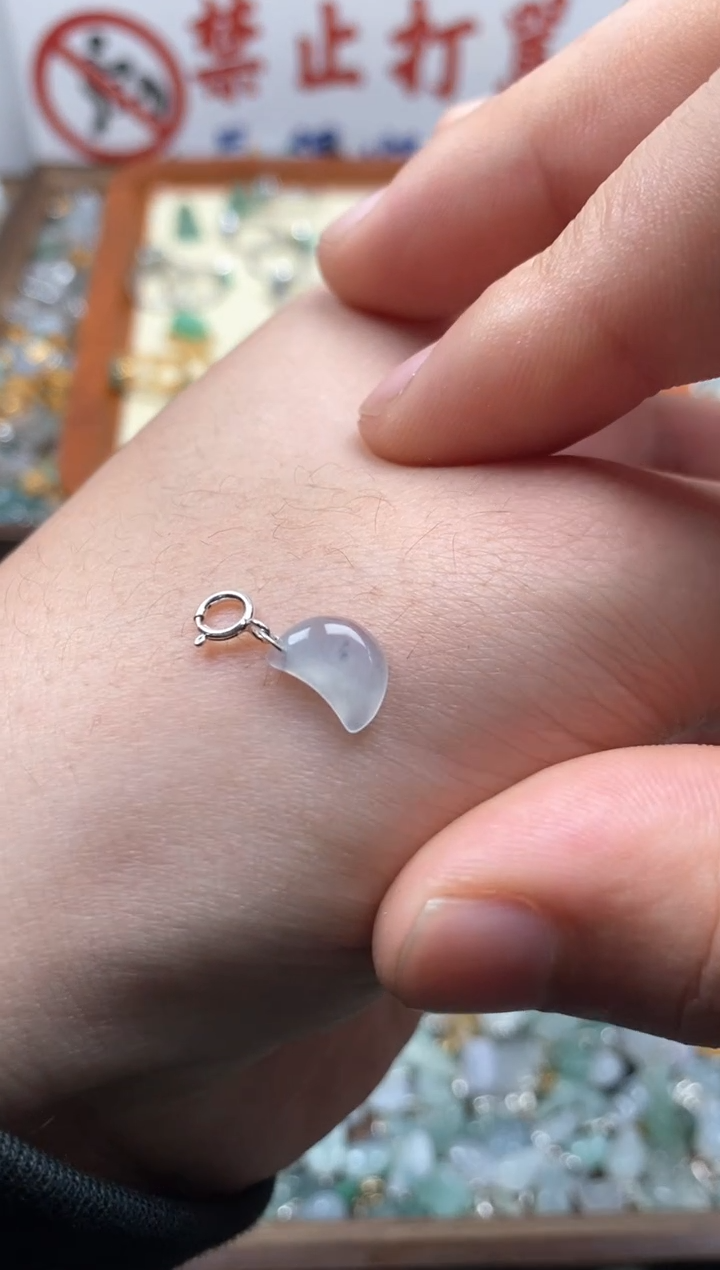 【闪购商品】翡翠颈饰未镶嵌哥哥