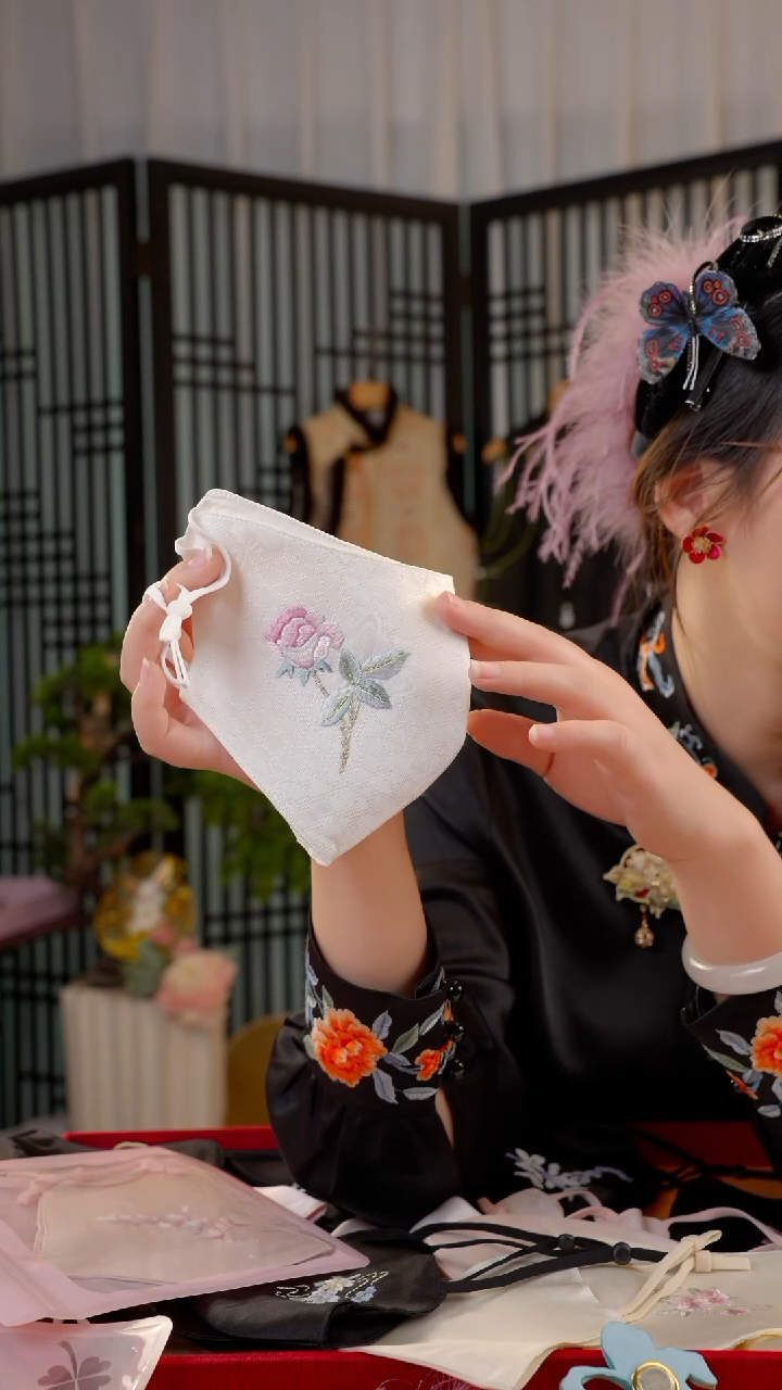 刺绣青**桃非遗绒花手工饰品