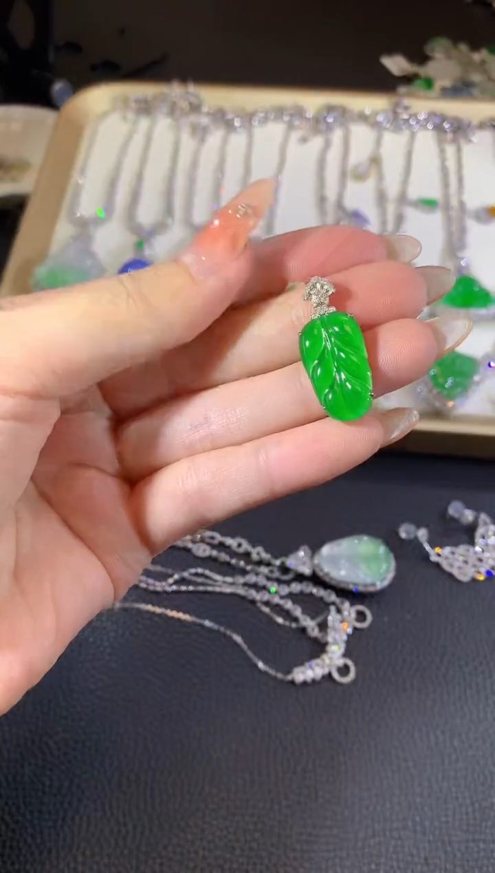 翡翠18K金镶嵌吊坠(不含链)19-叶子