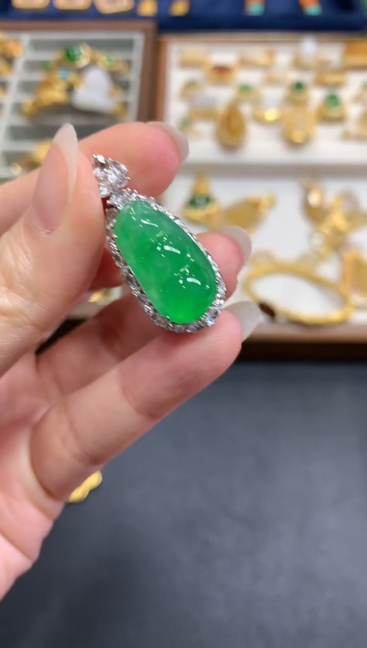 【闪购商品】翡翠吊坠(不含链)18K金镶嵌A777|39999