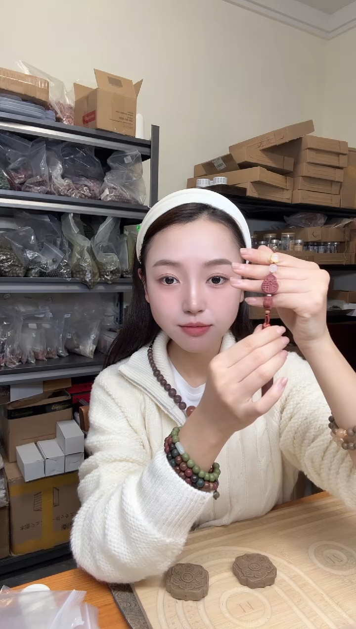 泥塑红麝息肌小葫芦挂坠