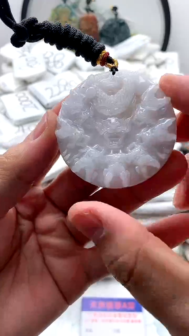 【闪购商品】翡翠颈饰未镶嵌九龙牌【品质一般介意慎拍】