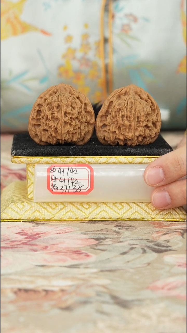 【闪购商品】文玩核桃把件赵喜满南将石