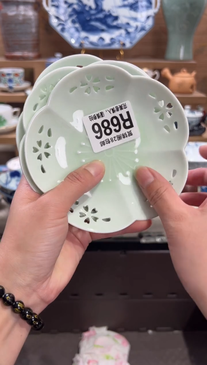 瓷片自**翔       R686