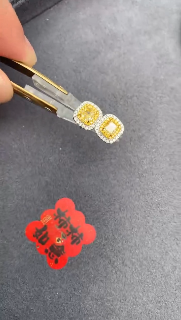 【闪购商品】钻石耳钉18K金镶嵌1ct黄钻耳钉