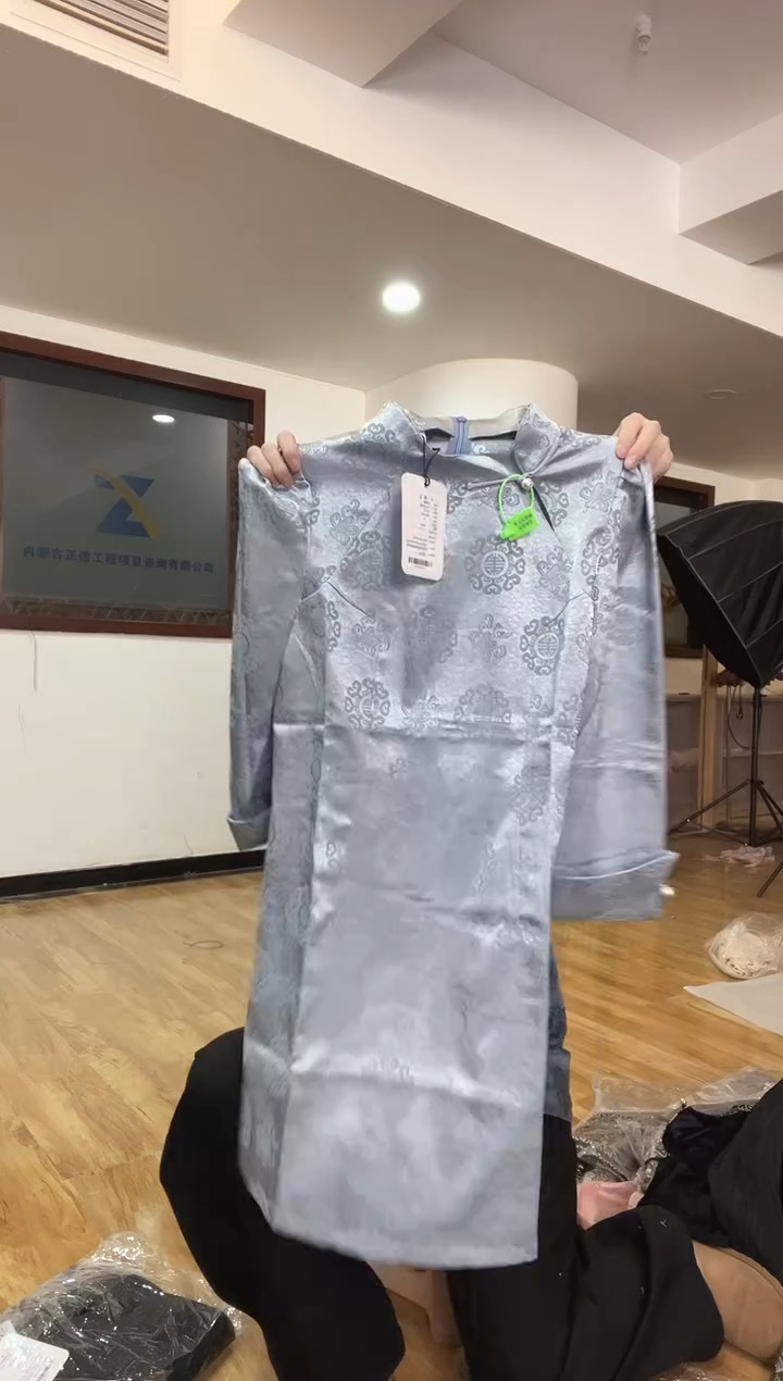 衬衣 M码 108斤以里