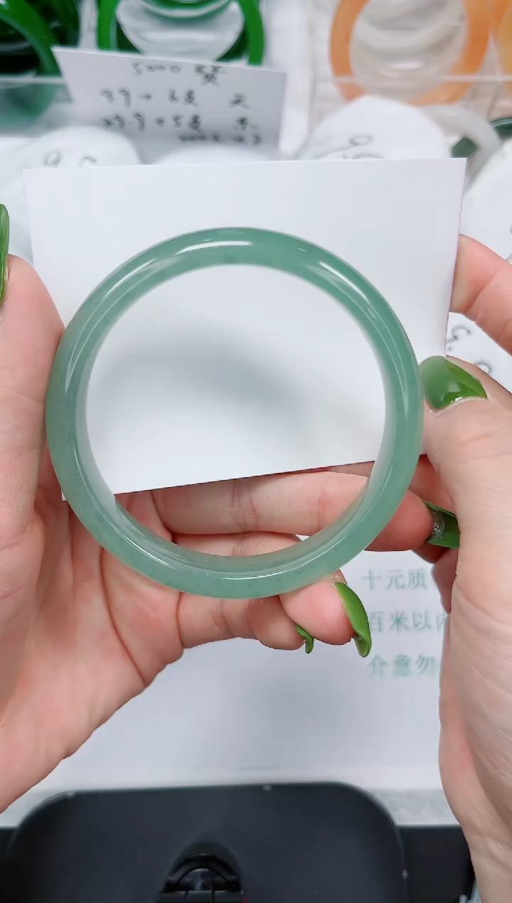 石英质玉手镯未镶嵌48/62