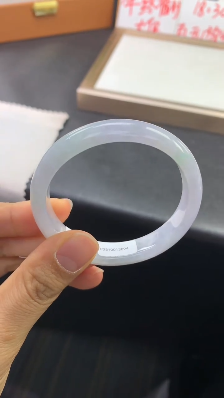 未镶嵌手镯（贵妃镯）翡翠退货需手镯吊牌标签完好