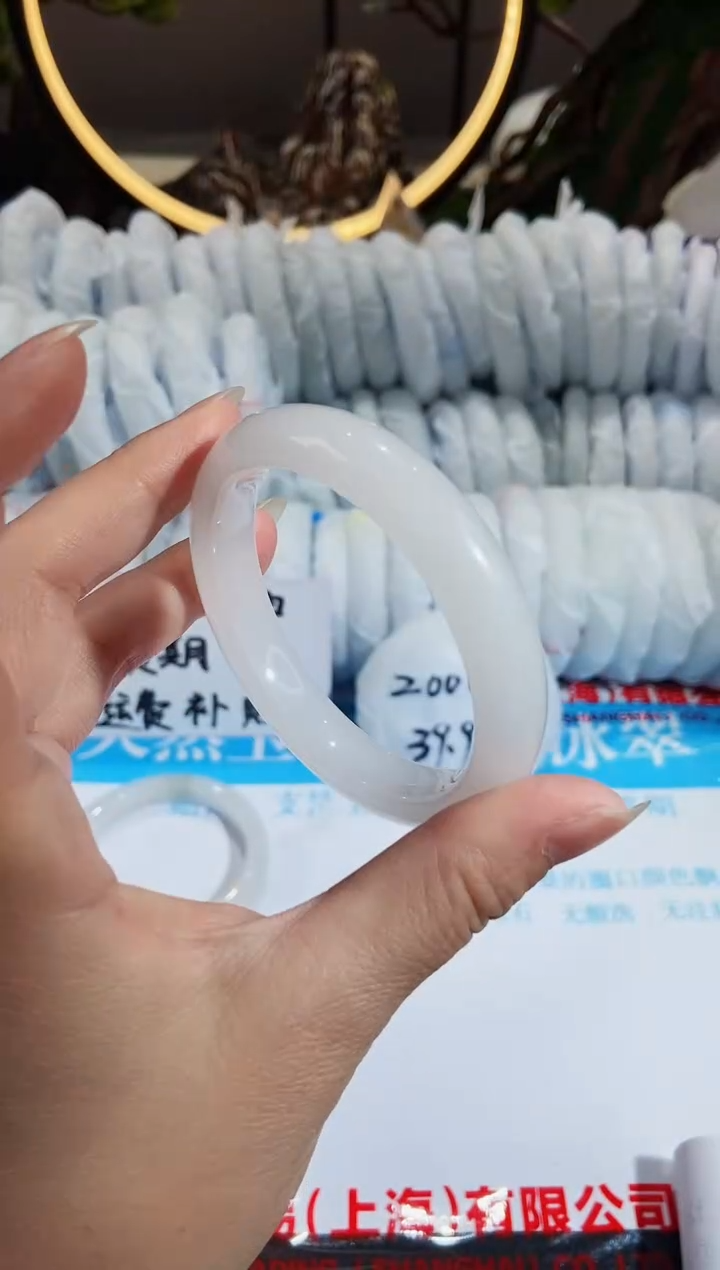 【闪购商品】石英质玉手镯未镶嵌18-56