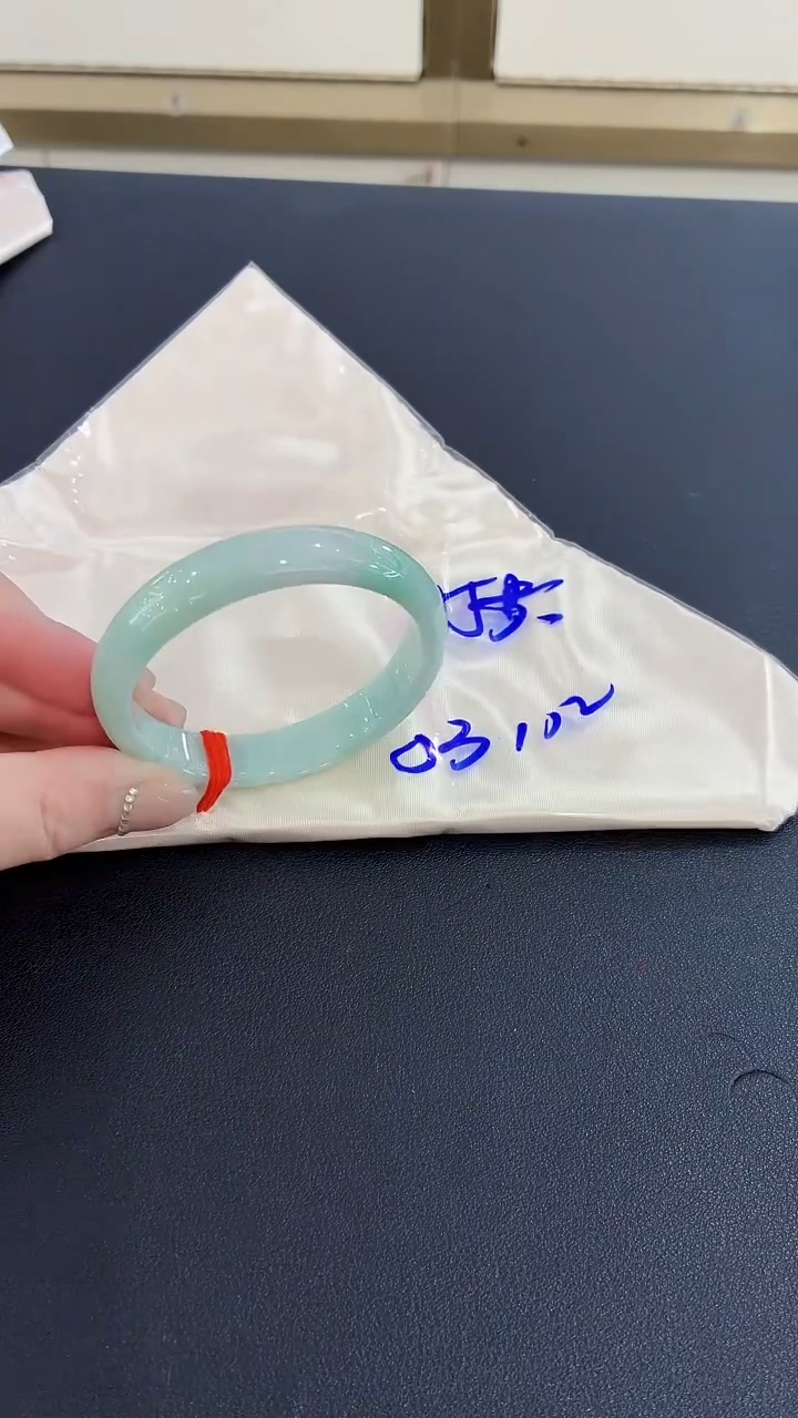 未镶嵌手镯翡翠翡翠手镯55贵
