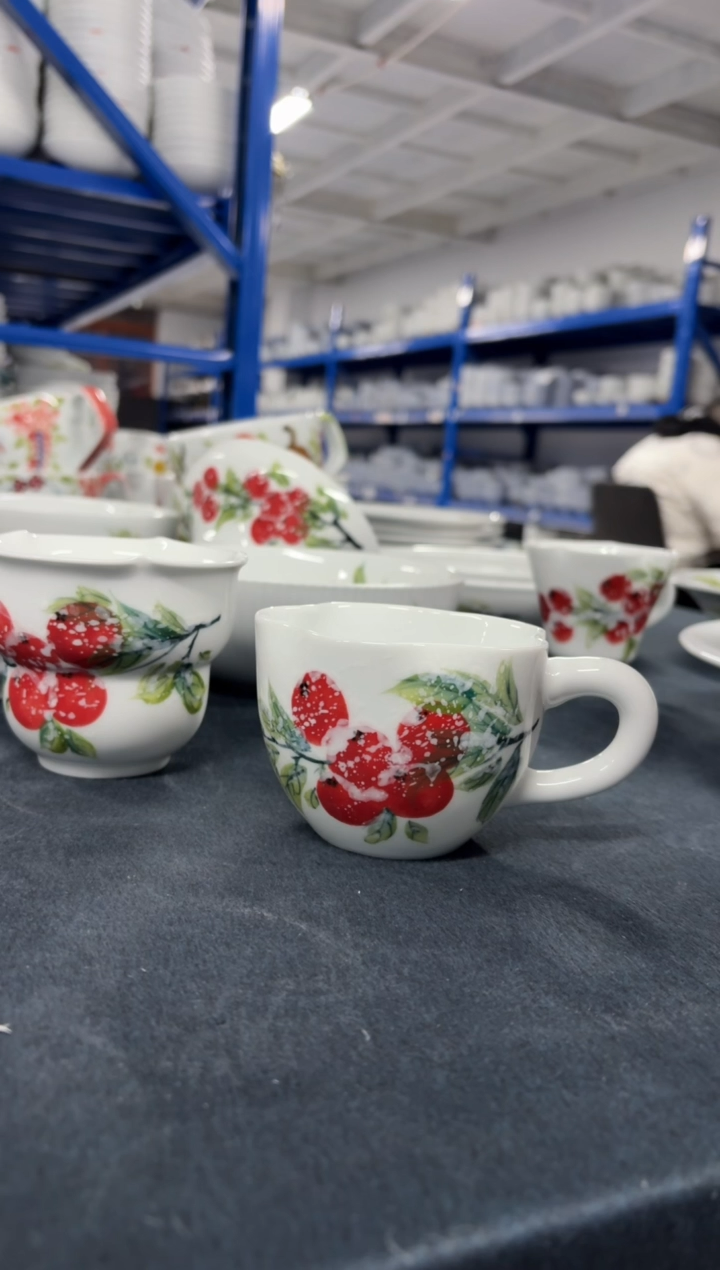 景德镇高温陶瓷食品级手绘釉中彩-花口葫芦杯