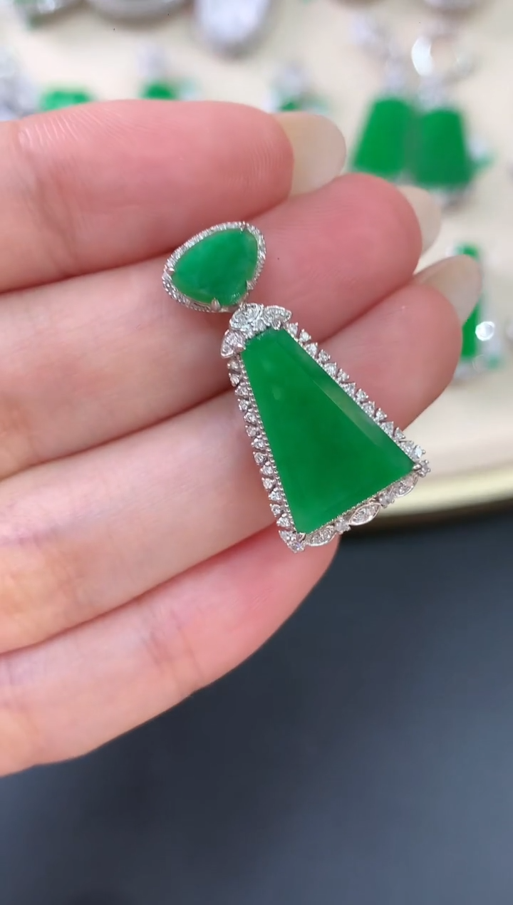 【闪购商品】翡翠吊坠(不含链)18K金镶嵌A302|9800