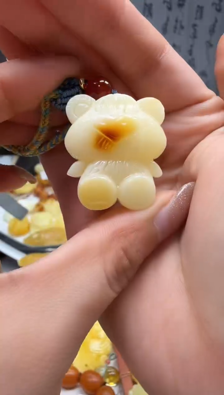 裸石琥珀未镶嵌如图