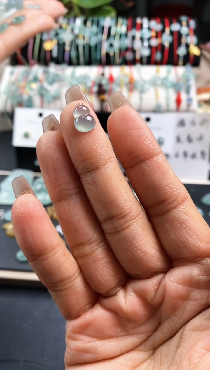 【闪购商品】翡翠裸石葫芦卡10------