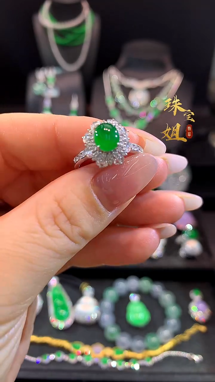 18K金镶嵌戒指翡翠戒指