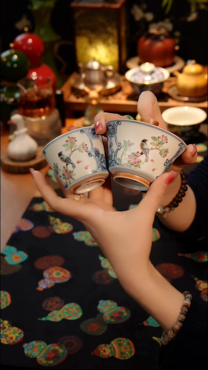 茶器?*曰青花斗彩花鸟主人杯+盖碗一套