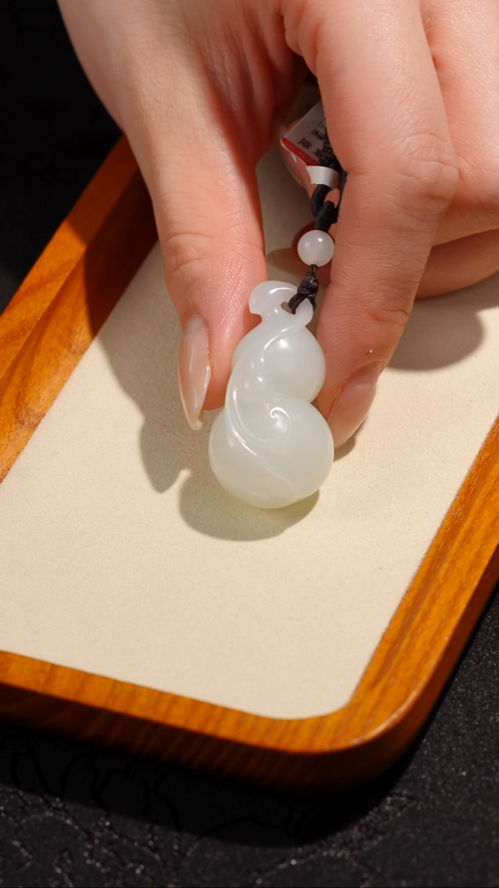 吊坠(不含链)未镶嵌和田玉（白玉）和田玉白玉葫芦 约18克