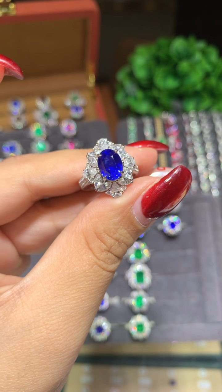 戒指蓝宝石18K金镶嵌3.1ct