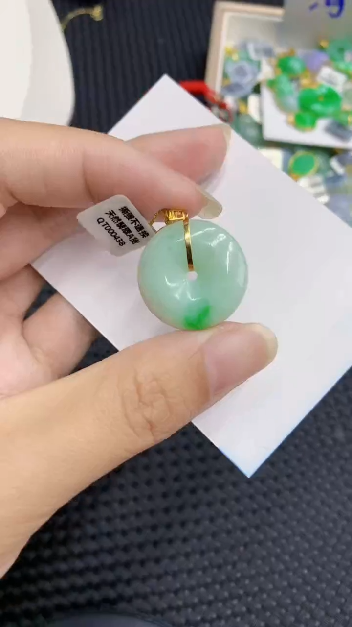 【闪购商品】翡翠颈饰18K金镶嵌            8