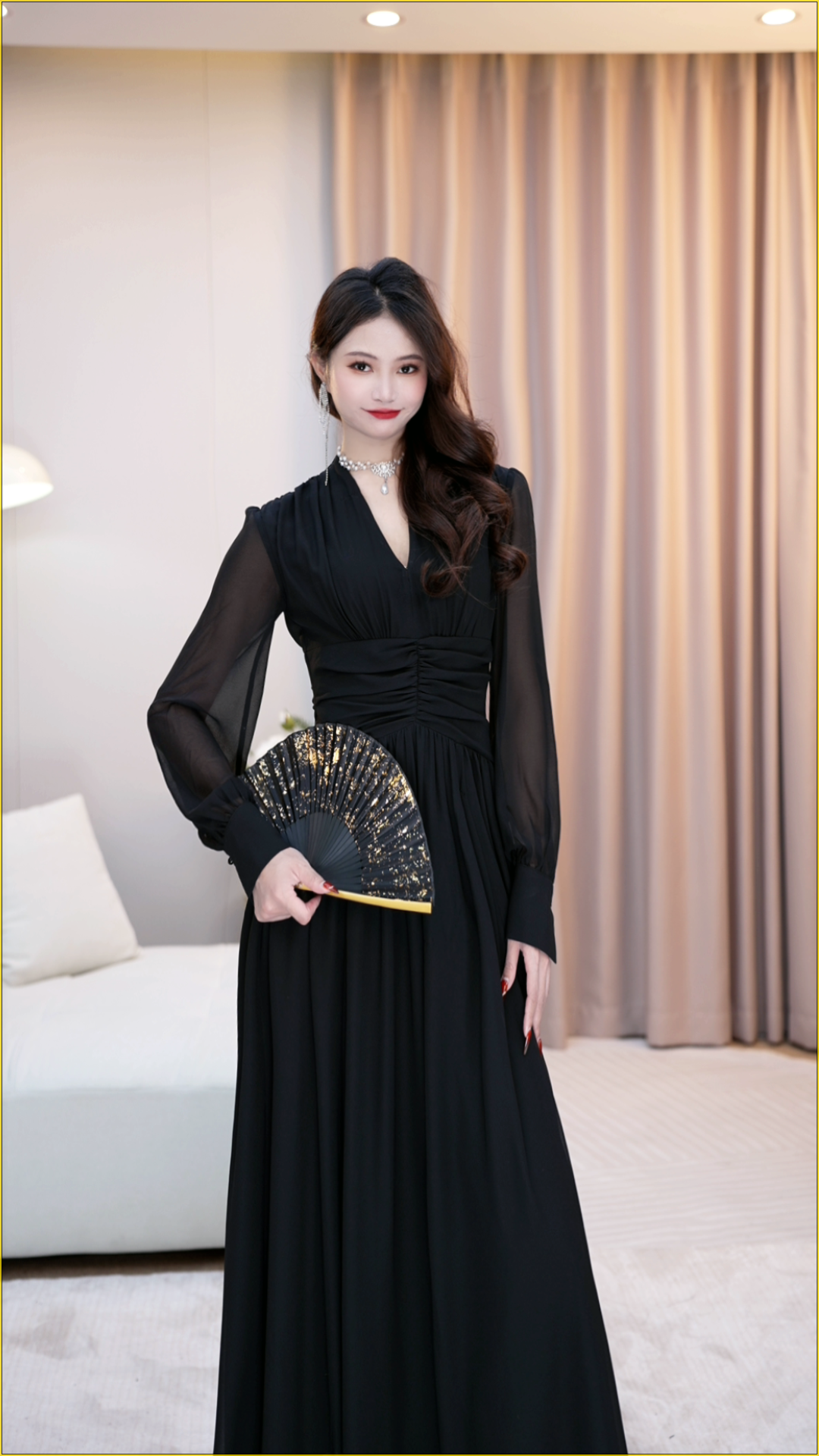 【肉圆】早秋新款性感高腰修身轻奢法式气质黑色V领连衣裙-VG0387