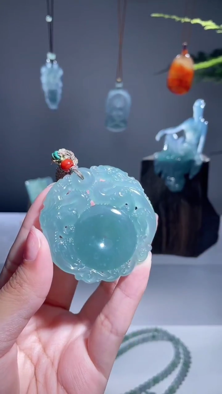 颈饰未镶嵌翡翠龙扣