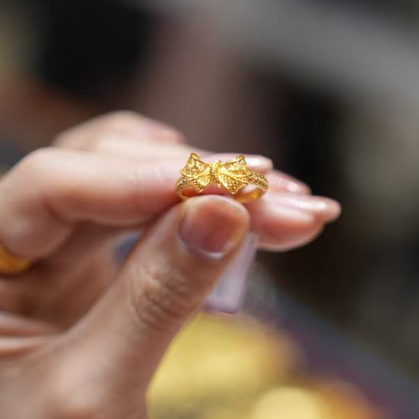 【巧玲专属】足金999花丝蝴蝶结戒指 活口 经典时尚百搭 2.94